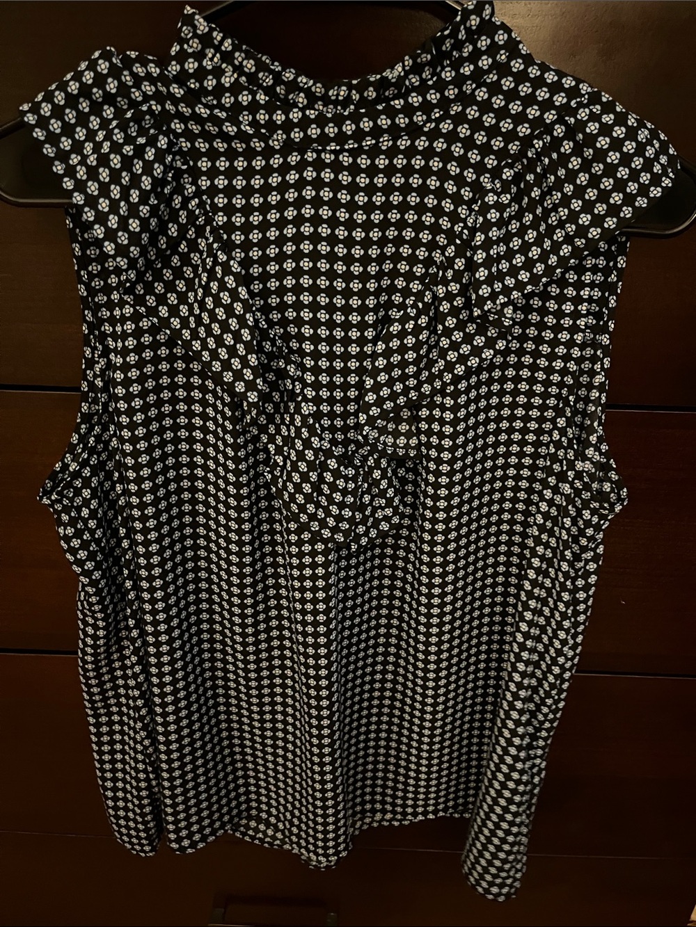 Who What Wear Black and White with blue Floral Ruffle Sleeveless Top